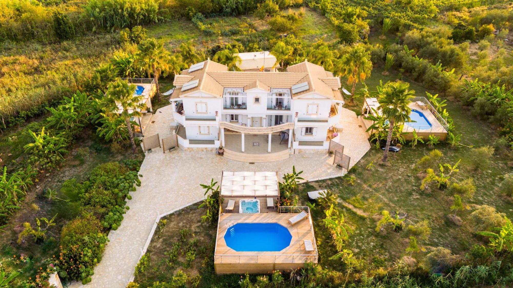 τhalasso Palace Homes Petrití