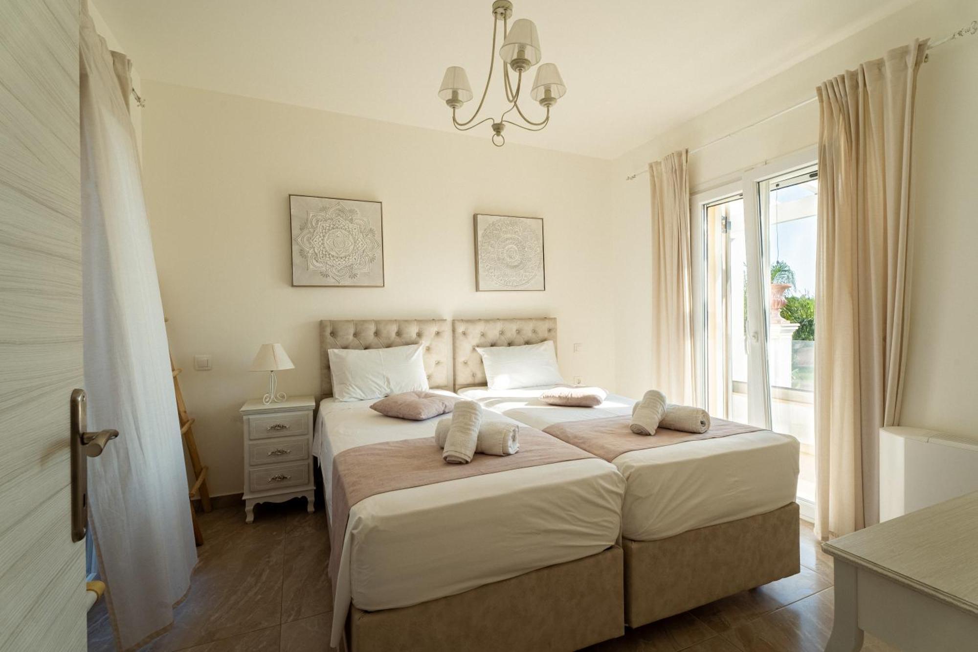 τhalasso Palace Homes *